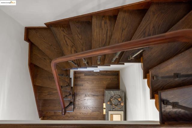 2583 Buena Vista Way, Berkeley CA: https://media.crmls.org/mediaz/10584073-ed67-4590-bcab-2c350aa760c7.jpg