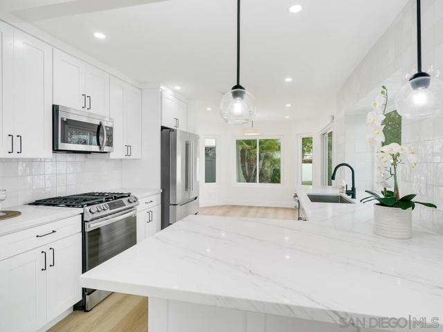 4951 DELOS WAY, Oceanside CA: https://media.crmls.org/mediaz/1058a9aa-ed20-425f-8428-b34d8ad6dd22.jpg