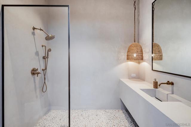 14783 Roxbury Terr., Rancho Santa Fe CA: https://media.crmls.org/mediaz/10593a93-610d-4b4b-b03b-a56087dd1118.jpg