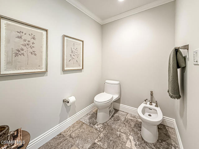 581 Lakeview Canyon Road, Westlake Village CA: https://media.crmls.org/mediaz/10594a2c-1926-4261-bdc5-b4391f629e05.jpg