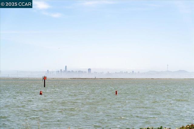 4207 Markovich Ct, Richmond CA: https://media.crmls.org/mediaz/1059b097-9b09-4ce8-9da5-c7f4c2c24021.jpg