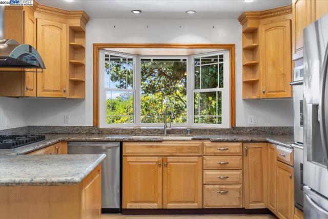 3491 Middleton Ave, Castro Valley CA: https://media.crmls.org/mediaz/1059e58c-0539-456c-a2b0-64b2bbfe6e89.jpg