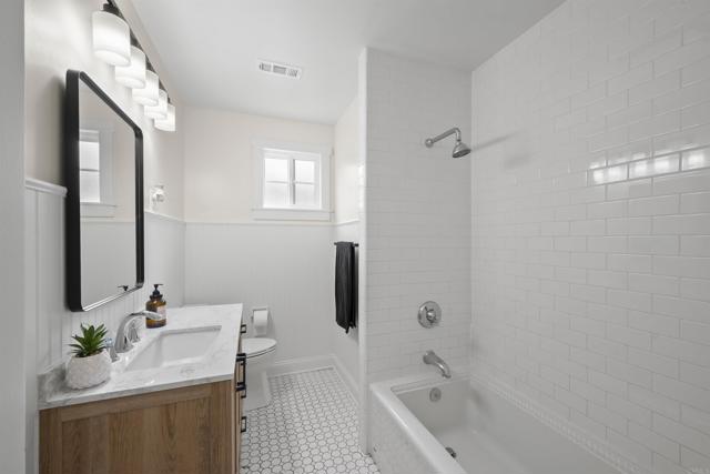 Detail Gallery Image 25 of 51 For 311 B Ave, Coronado,  CA 92118 - 3 Beds | 2 Baths