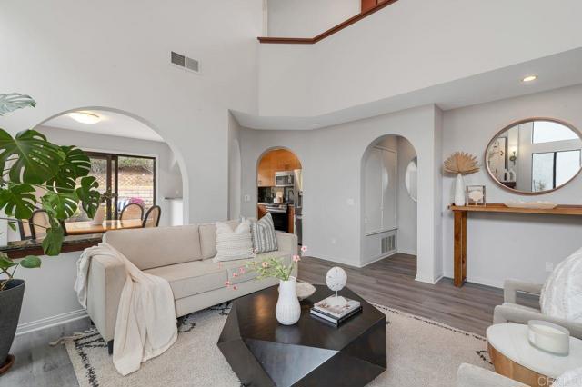 Detail Gallery Image 3 of 42 For 6866 Seaspray Ln, Carlsbad,  CA 92011 - 3 Beds | 2/1 Baths