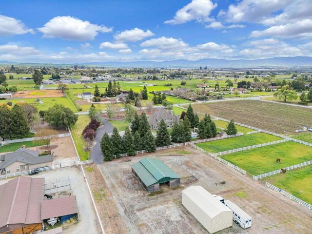 560 Tevis Trail, Hollister CA: https://media.crmls.org/mediaz/105a61ed-acab-45c3-a901-520d12fdb56b.jpg