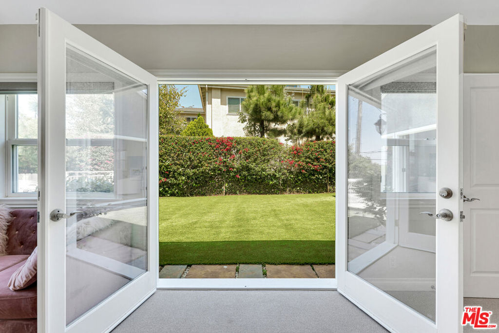 3733 Willowcrest AvenueStudio City img 30