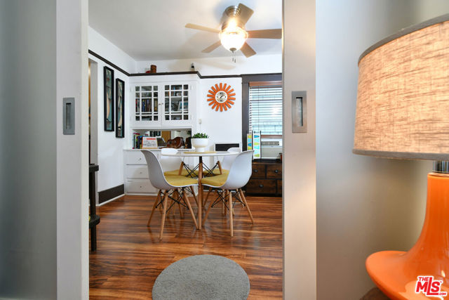 224 Horizon Avenue, Venice CA: https://media.crmls.org/mediaz/105ae010-1cd7-4eed-9e1d-820647c6cd3c.jpg