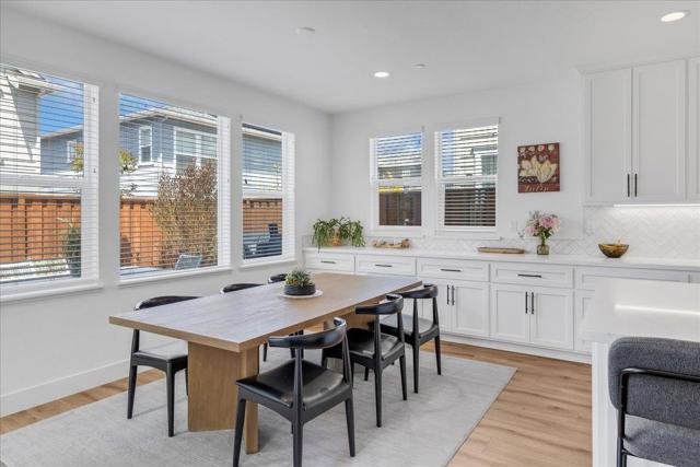 273 Skyview Drive, Marina CA: https://media.crmls.org/mediaz/105b40b0-649a-4d14-a017-93d366626ac3.jpg