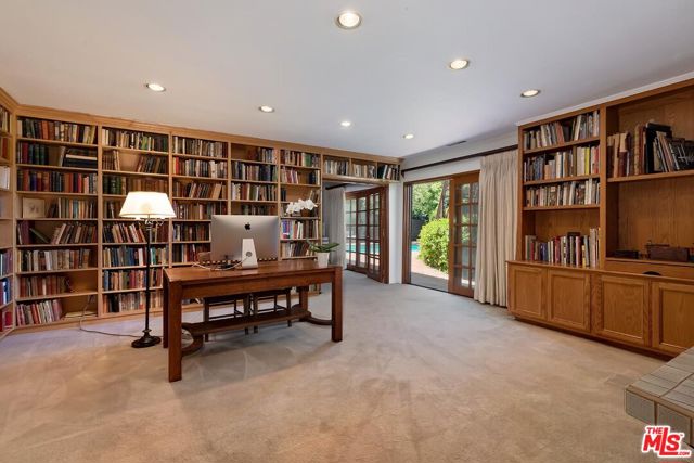 13490 Firth Drive, Beverly Hills CA: https://media.crmls.org/mediaz/105badc6-4faf-4946-a6cf-327d9aea5cc2.jpg
