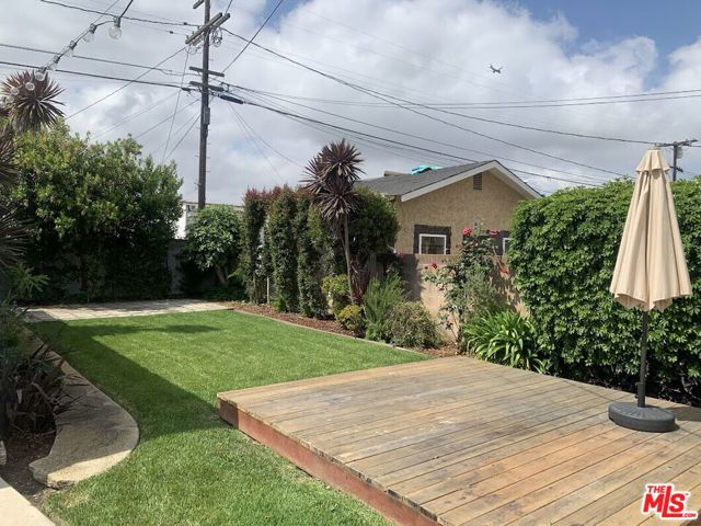 2032 W 80th Street, Los Angeles CA: https://media.crmls.org/mediaz/105c4057-2a48-4e57-907c-33ff6c10959c.jpg