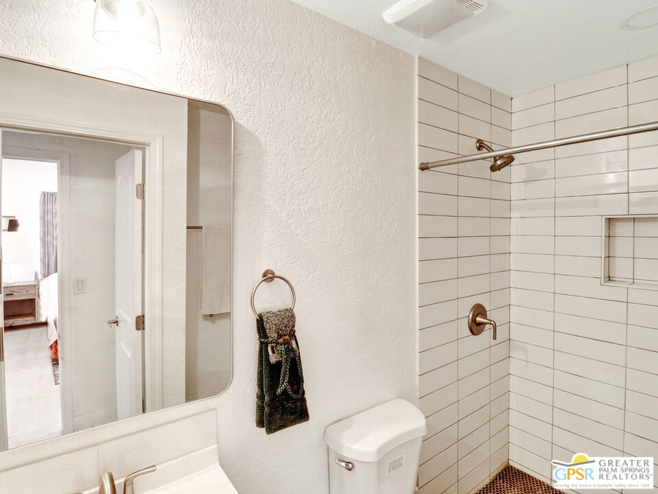 https://media.crmls.org/mediaz/105c8377-583e-4a55-bbd6-410f345f0b69.jpg?preset=X-Large