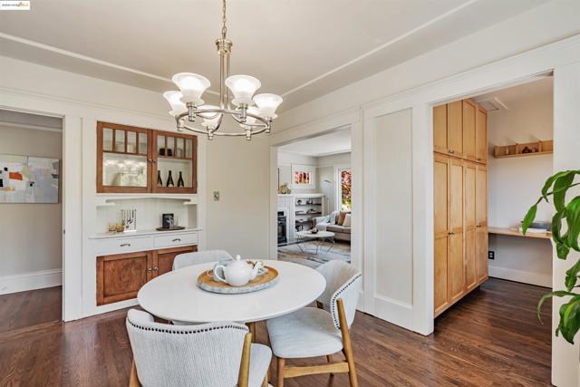 906 Carmel Ave, Albany CA: https://media.crmls.org/mediaz/105d9681-49bc-4c35-a5cd-336d9512b4b6.jpg