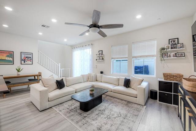 Detail Gallery Image 8 of 35 For 1374 Palo Verde Way, Vista,  CA 92083 - 3 Beds | 2/1 Baths