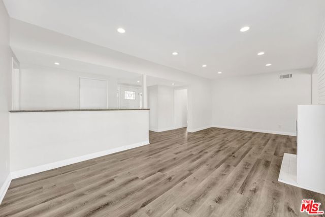 21819 Arminta Street, Canoga Park CA: https://media.crmls.org/mediaz/105daa92-29dd-405e-af1c-fad4a6bb43ca.jpg