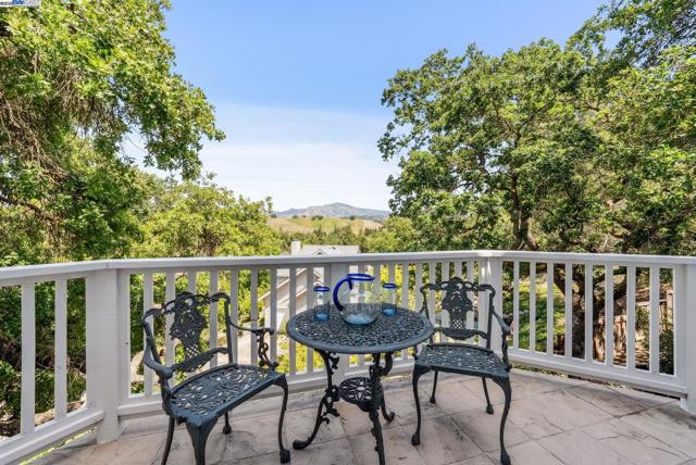 1617 Campesino Ct., Alamo CA: https://media.crmls.org/mediaz/105daf11-4ddf-407f-b218-83df76679ee2.jpg