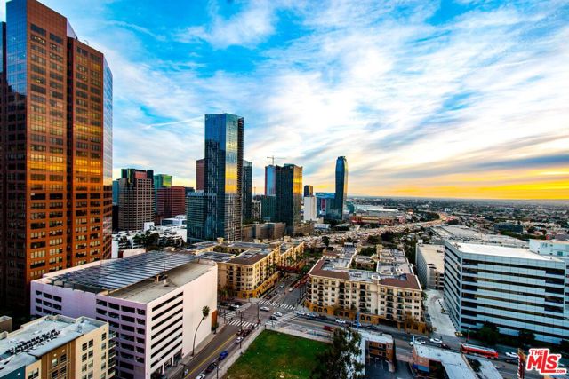 1100 Wilshire Boulevard, Los Angeles CA: https://media.crmls.org/mediaz/105dc537-80c0-4fe6-aff9-95de2c533cde.jpg