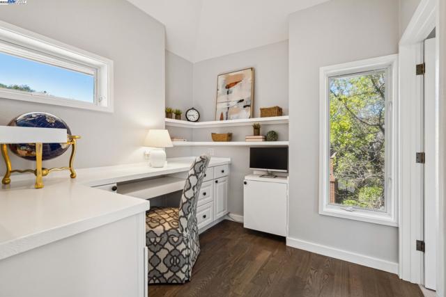 11 Leslyn Lane, Lafayette CA: https://media.crmls.org/mediaz/105dfd27-6f98-41b8-9752-4bb692c21796.jpg