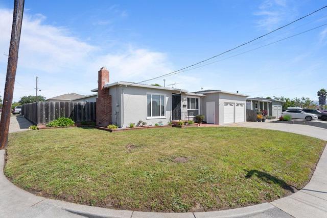 160 Napa Street, Watsonville CA: https://media.crmls.org/mediaz/105e4709-858a-49e3-97de-78aceb3a9a28.jpg