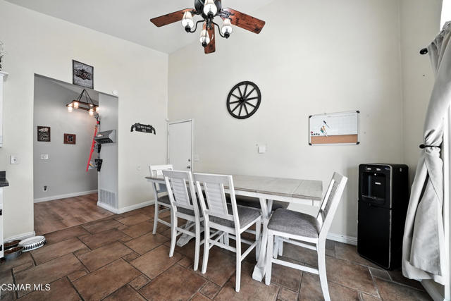 241 Cottonwood Lane, Fillmore CA: https://media.crmls.org/mediaz/105e4bb9-e90c-48f0-9731-d3a72812507e.jpg