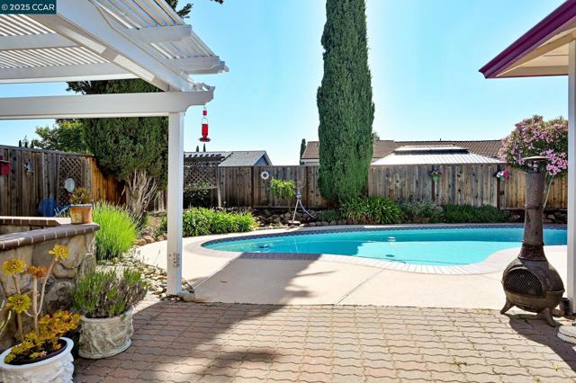 427 Dale Rd, Martinez CA: https://media.crmls.org/mediaz/105eebc4-135f-40f4-bfb9-b4c3b256e183.jpg