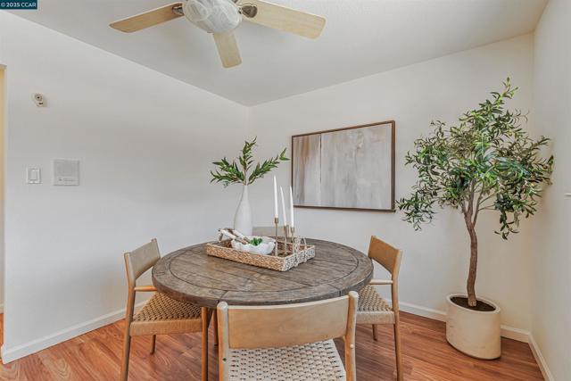 9597 Davona Dr, San Ramon CA: https://media.crmls.org/mediaz/105f0142-922f-4159-b2e4-06bb1e22167d.jpg