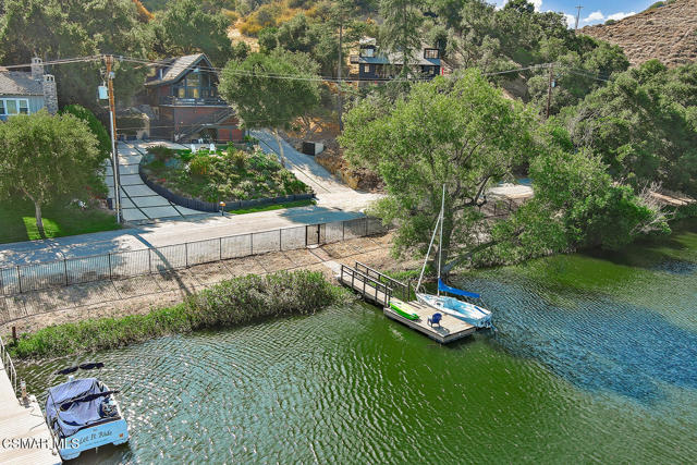 123 Lake Sherwood Drive, Lake Sherwood CA: https://media.crmls.org/mediaz/105febd9-6556-4689-8a46-ea96172ad3d6.jpg