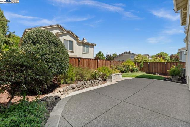 4775 Mahogany St, Dublin CA: https://media.crmls.org/mediaz/105ffb45-096e-4976-9ab5-4697ed4b3788.jpg