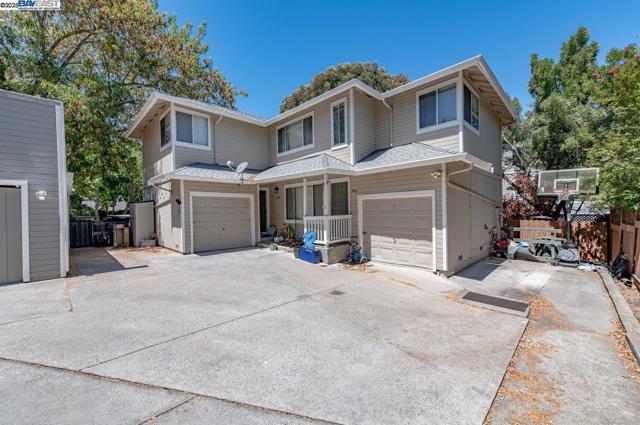 3939 Vineyard Ave, Pleasanton CA: https://media.crmls.org/mediaz/106049a4-0424-4738-ac19-c4052daf3317.jpg