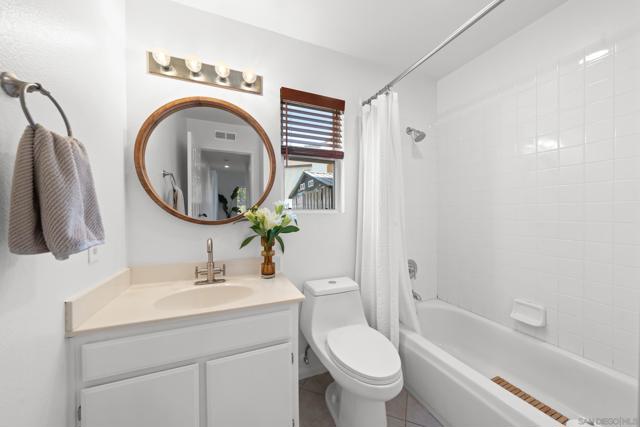 32246 Cour Meyney, Temecula CA: https://media.crmls.org/mediaz/106075f6-7574-49b3-aca8-801992eda12f.jpg