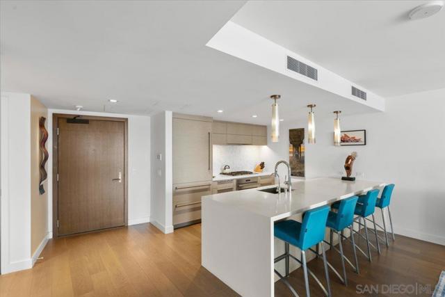 888 W E Street, San Diego CA: https://media.crmls.org/mediaz/10609714-854a-43e9-a778-4f1a0be2f12b.jpg