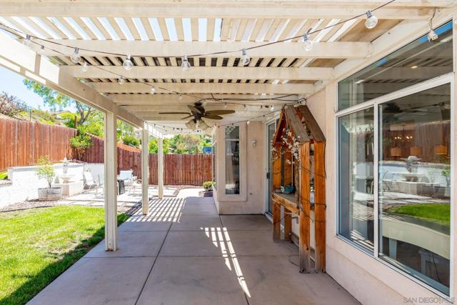 838 Masters Dr, Oceanside CA: https://media.crmls.org/mediaz/1060a9e0-40cd-4b04-8603-f3018faf24c3.jpg