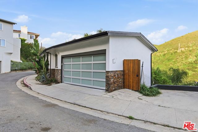 3476 Troy Drive, Los Angeles CA: https://media.crmls.org/mediaz/106166c8-2c48-4f62-9680-c6b88b73d4fe.jpg