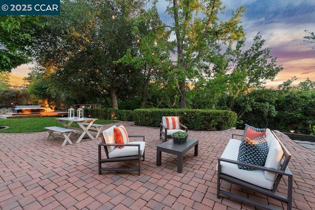 3159 Lucas Dr, Lafayette CA: https://media.crmls.org/mediaz/1061dbf3-c46c-4ce8-94cd-b1e8ec030406.jpg