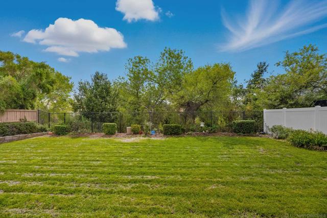 29213 Broken Arrow, Murrieta CA: https://media.crmls.org/mediaz/10623e15-06ab-4185-8041-f7d39f3b292b.jpg