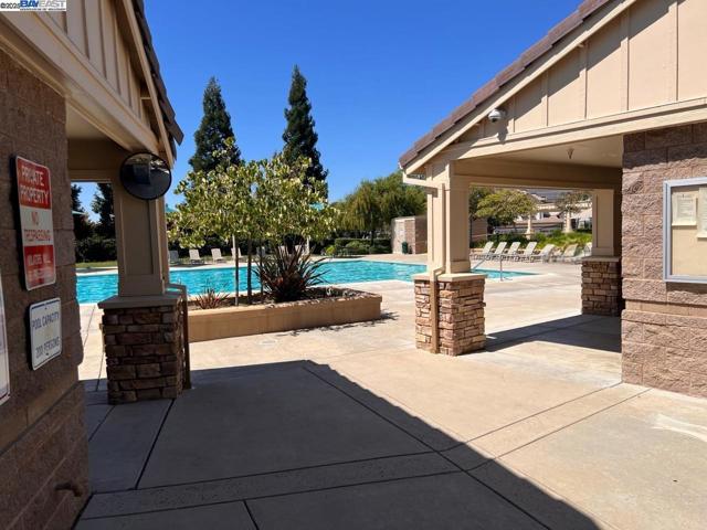 1178 Tropicana Ln, Brentwood CA: https://media.crmls.org/mediaz/106296ca-dc2b-4e2c-b54f-b32723673976.jpg