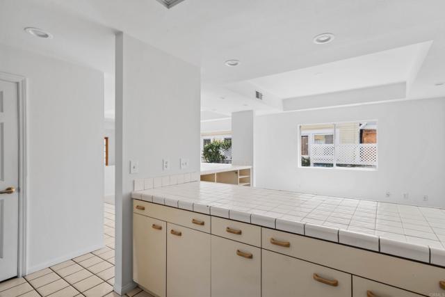 Detail Gallery Image 17 of 38 For 962 E Ave a,  Coronado,  CA 92118 - 3 Beds | 2/1 Baths