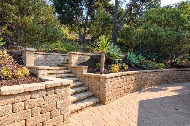Image 30 of 34 For 6081 Avenida Chamnez