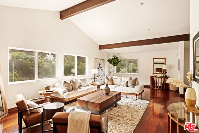 2617 Sleepy Hollow Place, Glendale CA: https://media.crmls.org/mediaz/10639642-2cb6-4e98-a451-93c34970829e.jpg