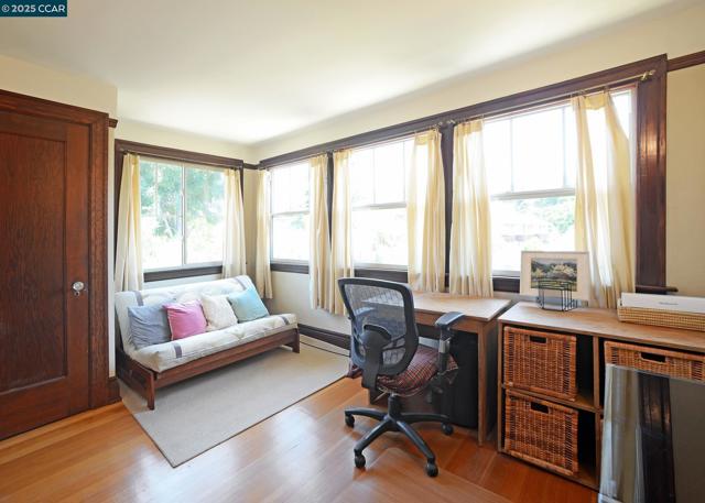 1331 Court Street, Martinez CA: https://media.crmls.org/mediaz/1063a2a7-414b-4ea5-946c-e654e2c37fb8.jpg