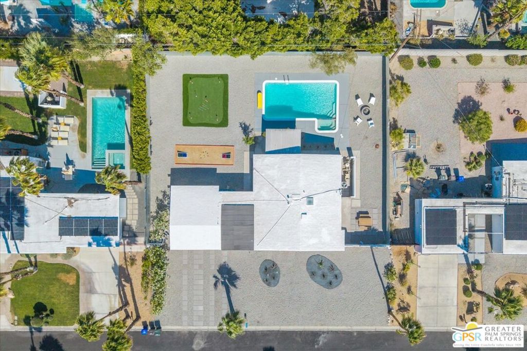 https://media.crmls.org/mediaz/10644cdf-98c0-4c86-9e52-107ed2942361.jpg?preset=X-Large