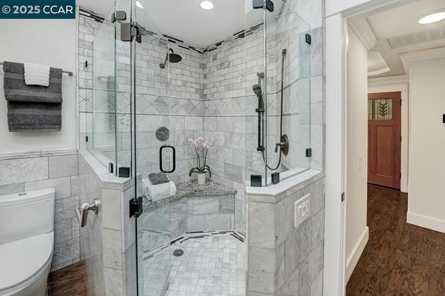1232 Skycrest Dr, Walnut Creek CA: https://media.crmls.org/mediaz/1064ebf9-006b-4df1-8dc5-bb4d43b3c5a7.jpg