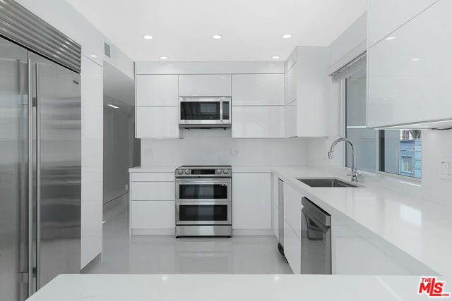 2419 Ocean Front Walk, Venice CA: https://media.crmls.org/mediaz/1065773c-710f-4eeb-83d5-0c2f887ba0d0.jpg