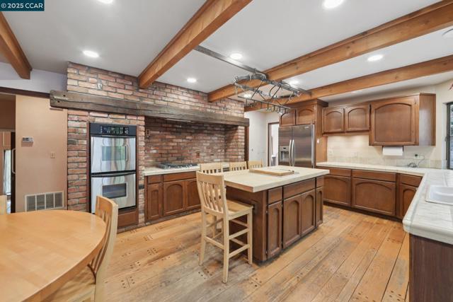 58 Saint Andrews Ln, Alamo CA: https://media.crmls.org/mediaz/1065b2b4-a745-417b-a6ac-378314dcd746.jpg
