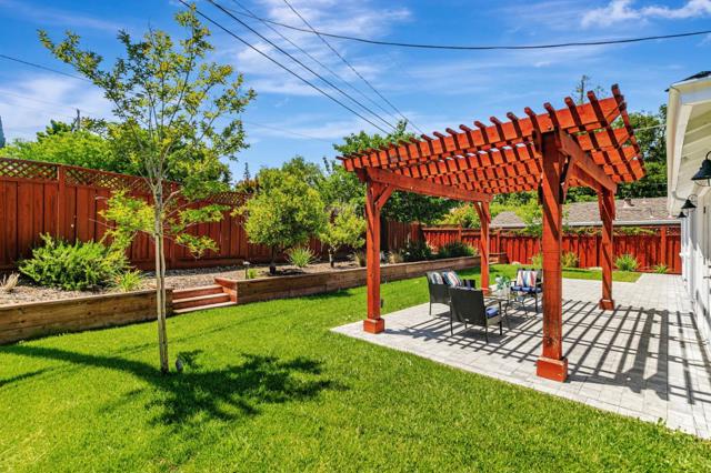 1580 Alameda De Las Pulgas, Redwood City CA: https://media.crmls.org/mediaz/1065ce44-af75-4070-bb78-5315da72ba8e.jpg