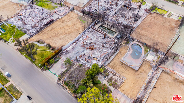 16828 Bollinger Drive, Pacific Palisades CA: https://media.crmls.org/mediaz/1065fa86-8f30-4f5f-807c-e2e6eee1cbf1.jpg