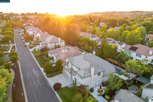 139 Shelterwood Ln, Danville CA: https://media.crmls.org/mediaz/10665248-b00b-4faf-81ae-468ee06f0ae9.jpg