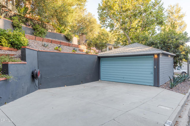 354 Glenullen Drive, Pasadena CA: https://media.crmls.org/mediaz/1066b306-0389-4ecb-be7b-5aeadb63713e.jpg