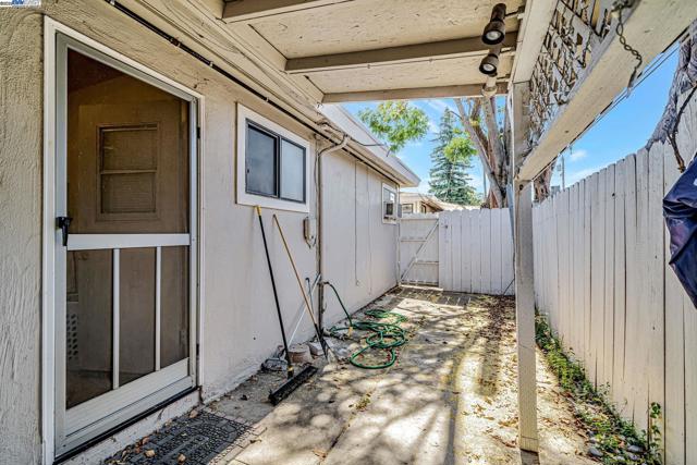 4655 Augustine St, Pleasanton CA: https://media.crmls.org/mediaz/1066cbfb-5e5a-42c0-85eb-28c5f1d81bb0.jpg