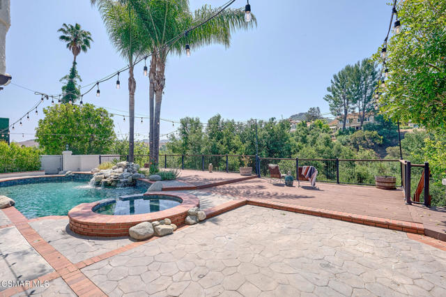 2554 Kirsten Lee Drive, Westlake Village CA: https://media.crmls.org/mediaz/1067022d-4219-4f97-9e70-d50b92986818.jpg