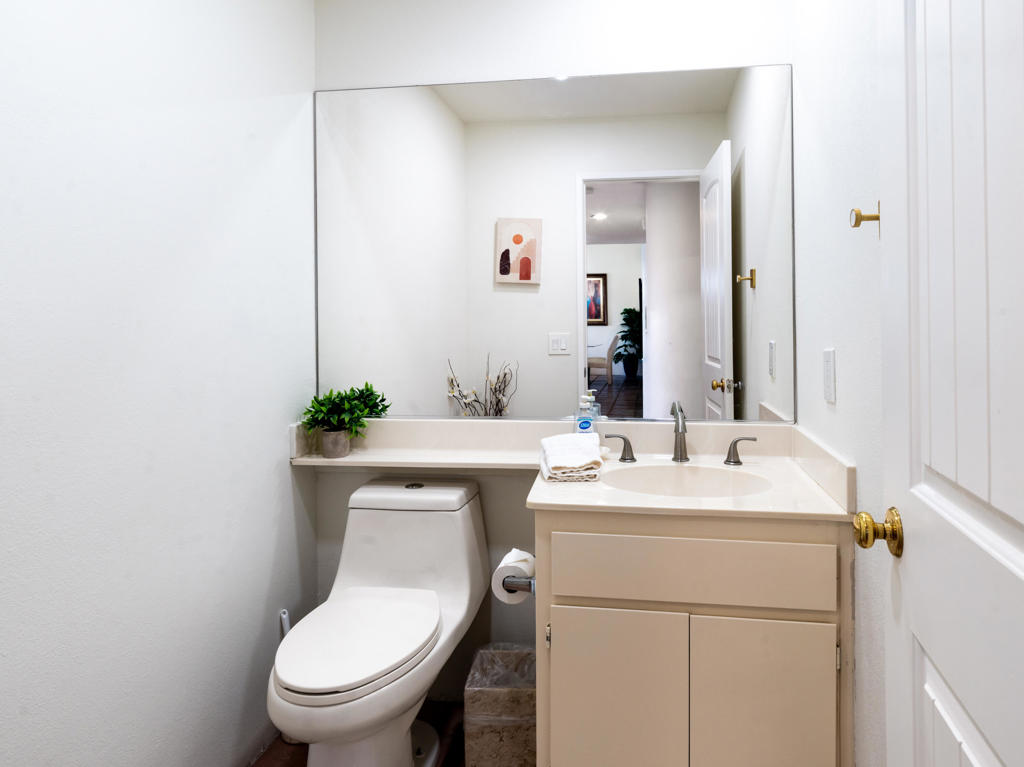 https://media.crmls.org/mediaz/1068553c-c742-40a1-ad1b-26b876651253.jpg?preset=X-Large